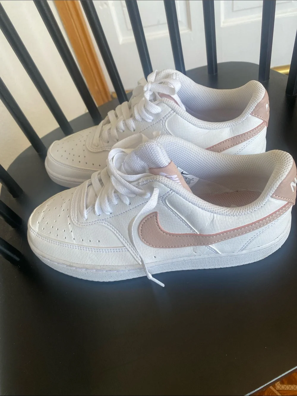 Nike | Shoes | Nike White Lowtop Sneakers With Pink Accent Swoosh ...
